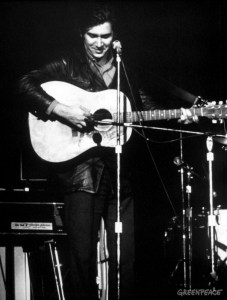 phil-ochs-at-the-amchitka-conc